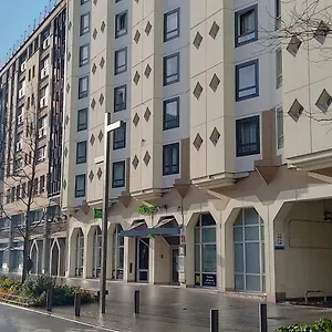 Hotel Ibis Styles Centre Gare Beffroi, Lila